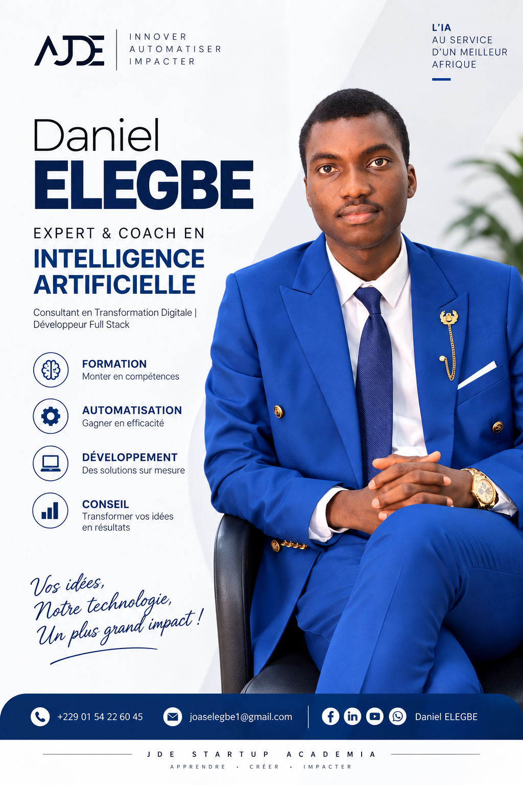 Portrait de Daniel Elegbe en costume bleu